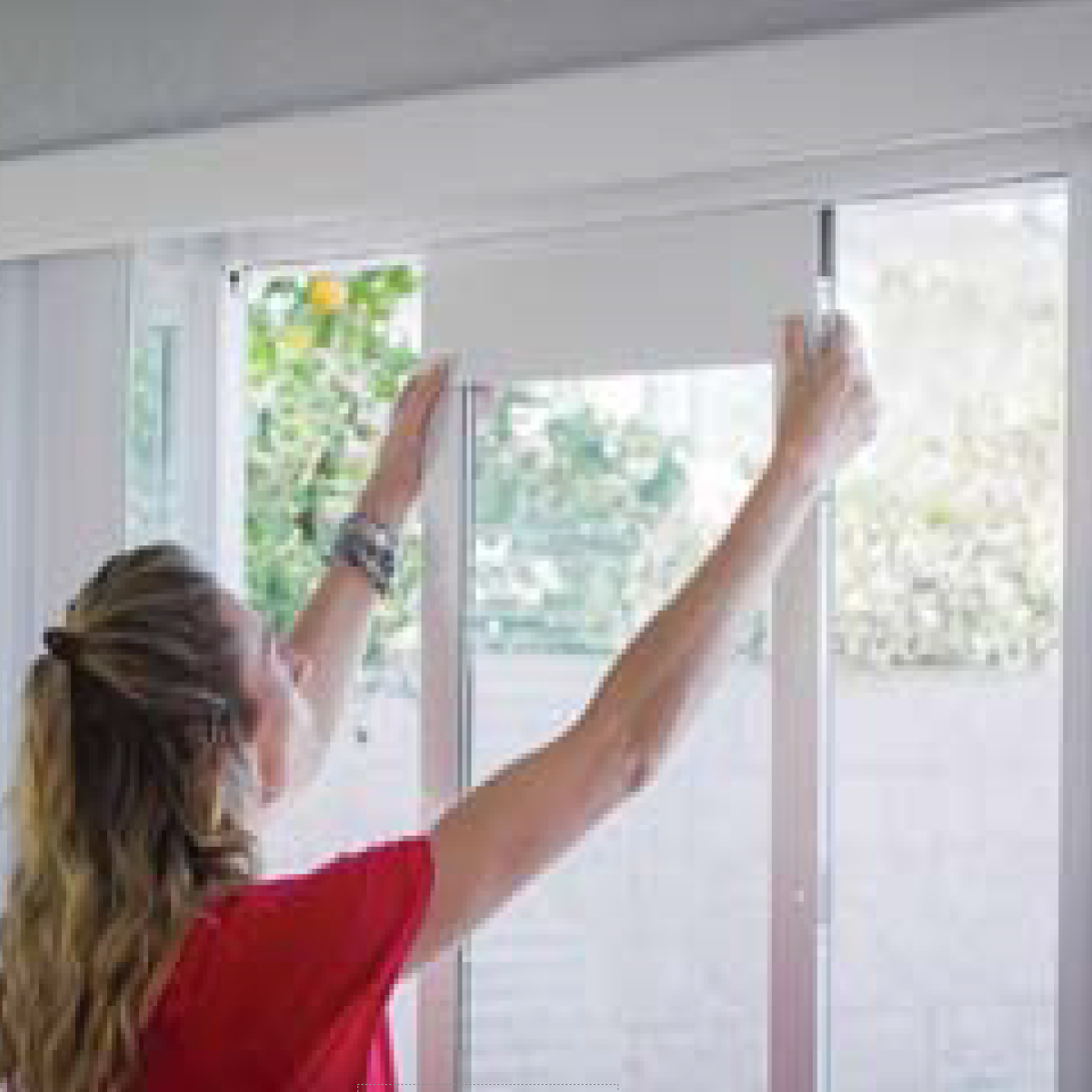 DURAFLEX PATIO PET DOOR MEDIUM, REGULAR HEIGHT